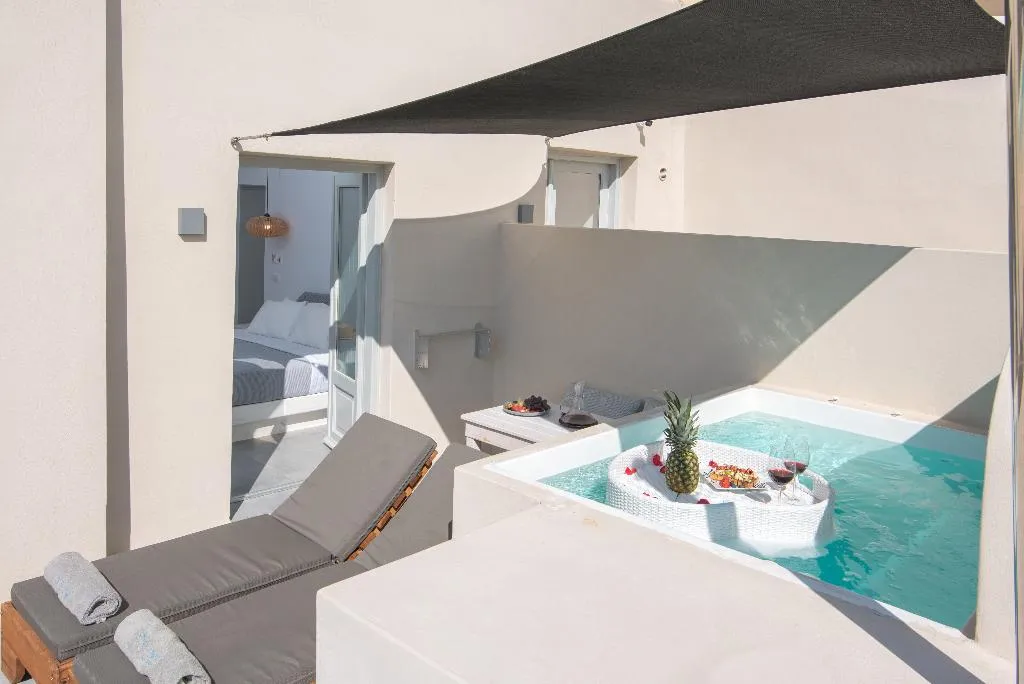 SUITE WITH VIEWS Room, Caldera Cliff Illusion Suites, Santorini