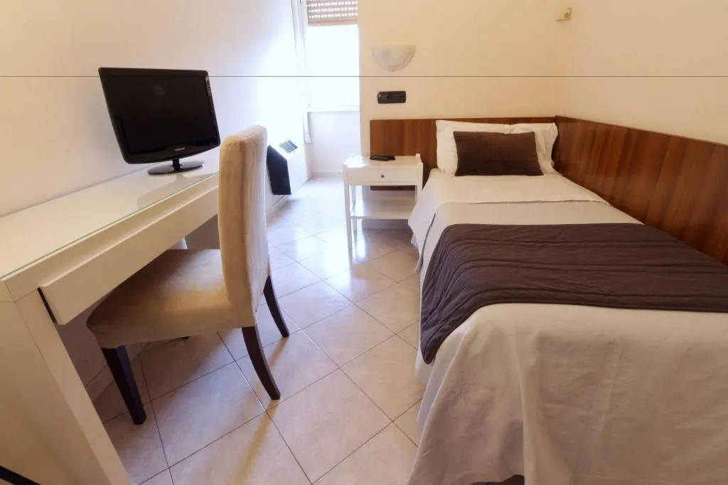 Room, Hotel Fiorentina, Naples