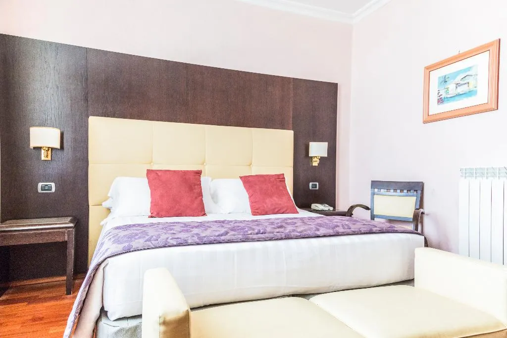 QUADRUPLE WITH VIEWS Room, Giolli Nazionale, Rome
