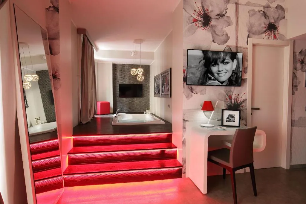 Room, Montenapoleone Suites, Milan