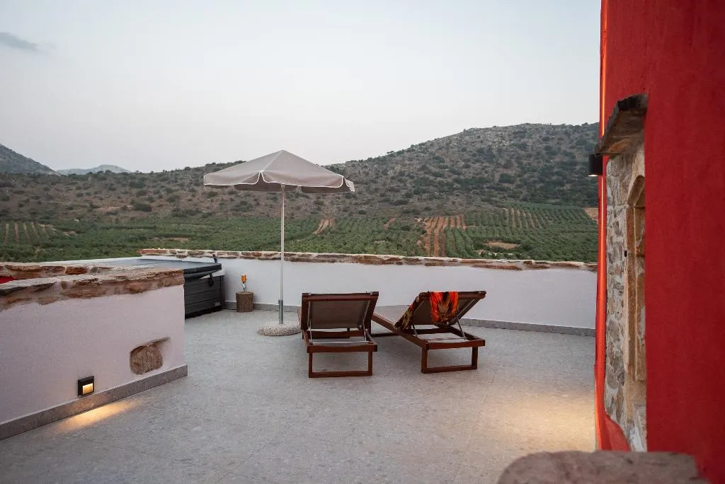 SUITE WITH JACUZZI Room, Lameriana Secret Village, Crete