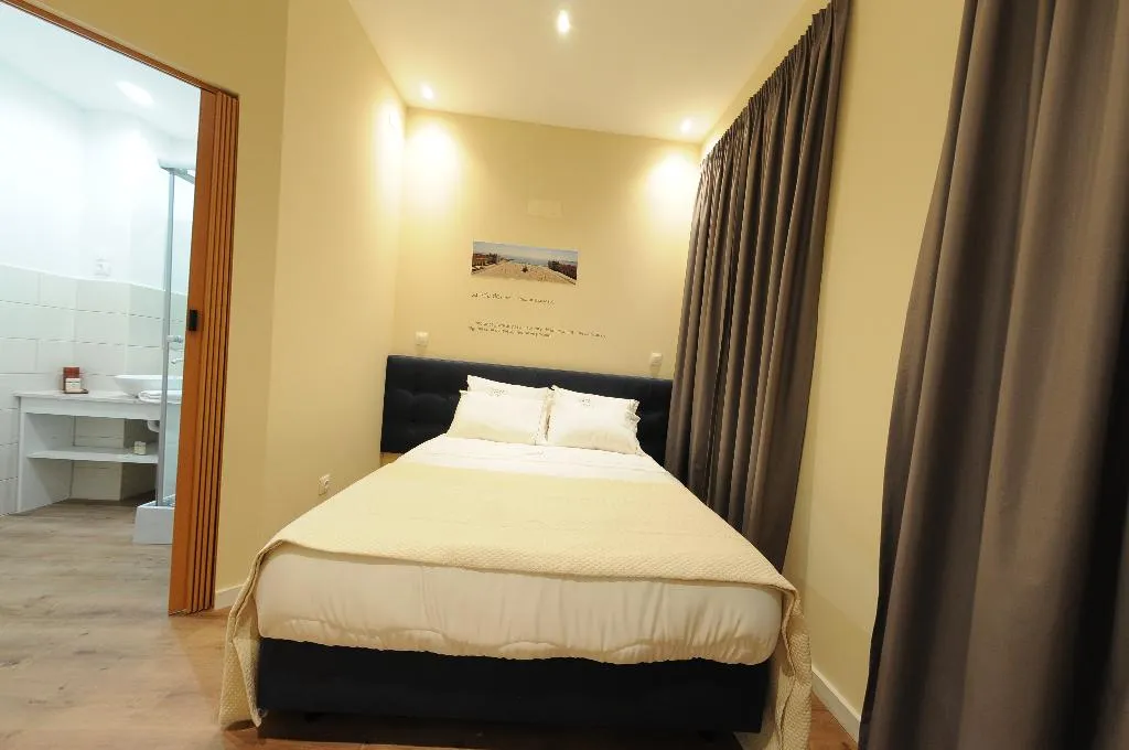 QUADRUPLE CLASSIC Room, Naya - Downtown Guesthouse, Porto