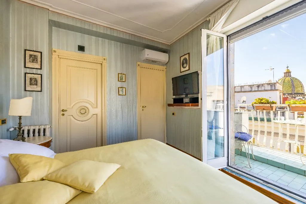 DOUBLE SUPERIOR WITH AIR CONDITIONING Room, La Casa Di Bruno, Naples