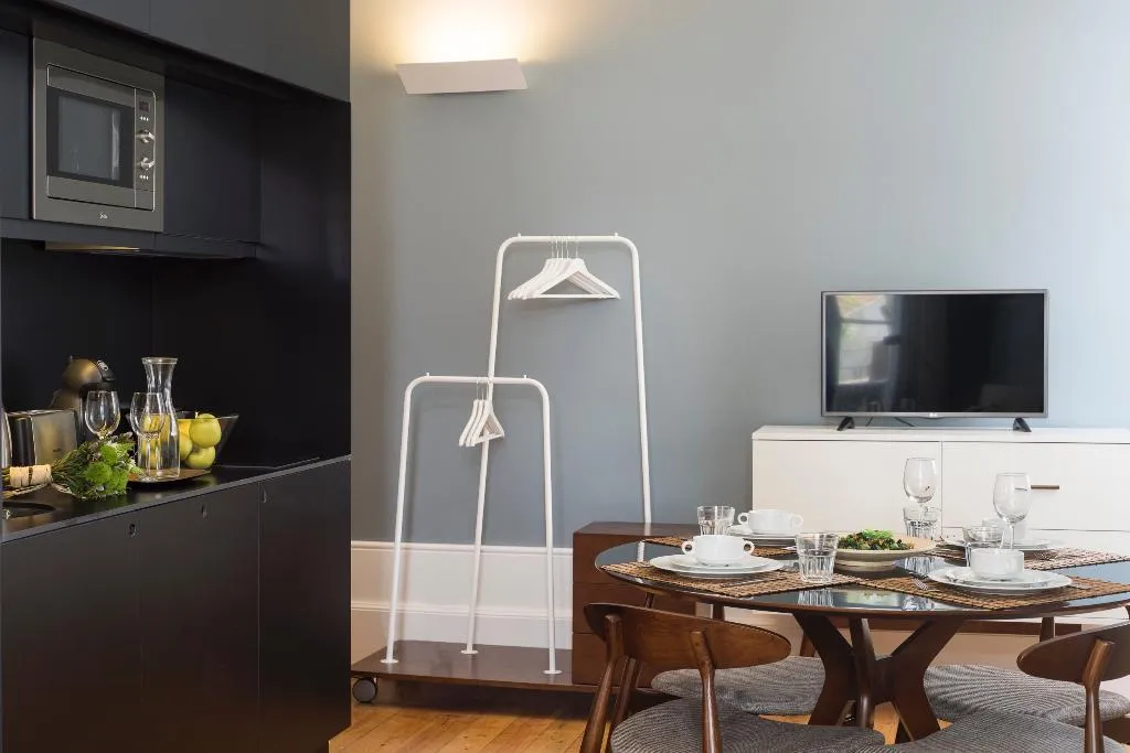 FAMILY ROOM CAPACITY 2 Room, bnapartments Carregal, Porto