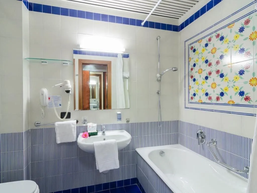 QUADRUPLE DELUXE Room, Caesar Palace, Catania