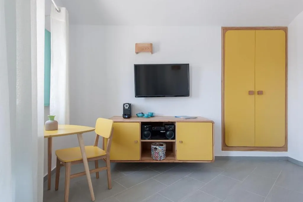 Room, Avatar Suites, Santorini