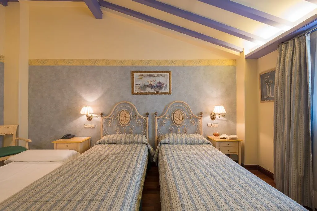 TRIPLE STANDARD Room, Condesa de Chinchon, Madrid