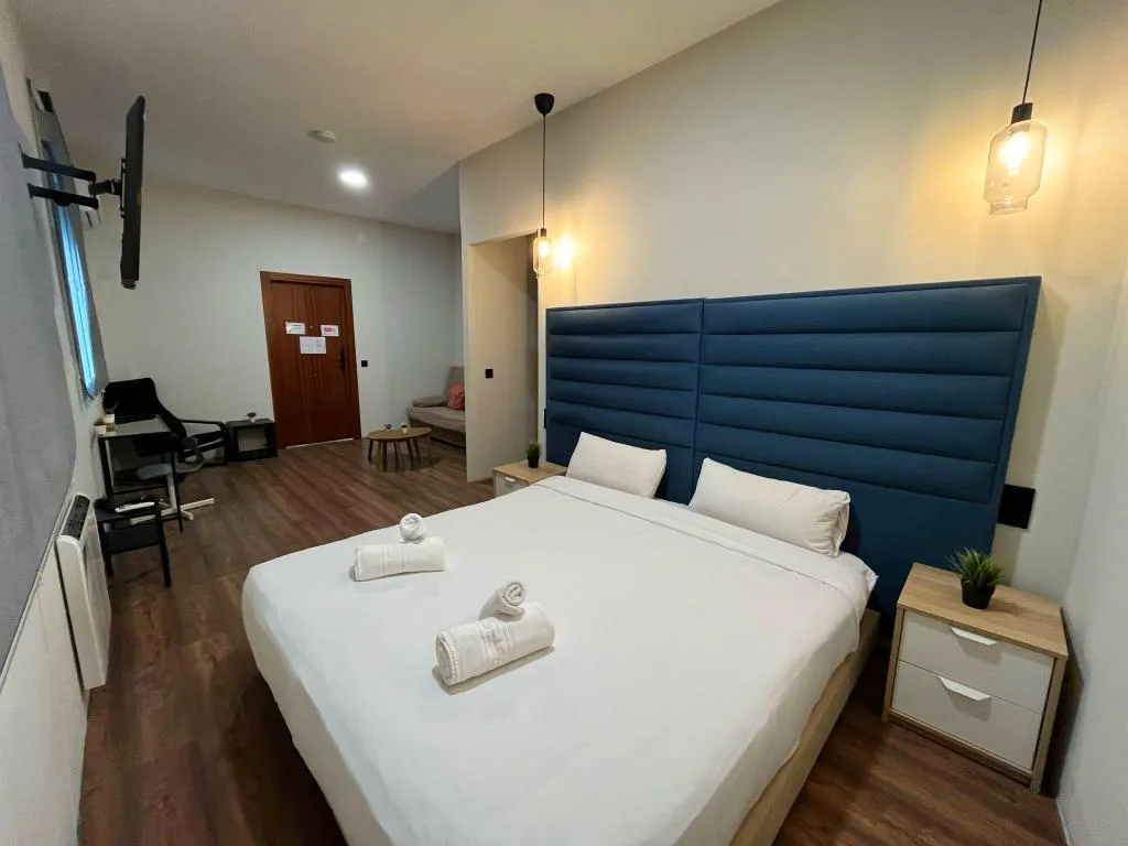 QUADRUPLE STANDARD Room, Montera Center Madrid, Madrid