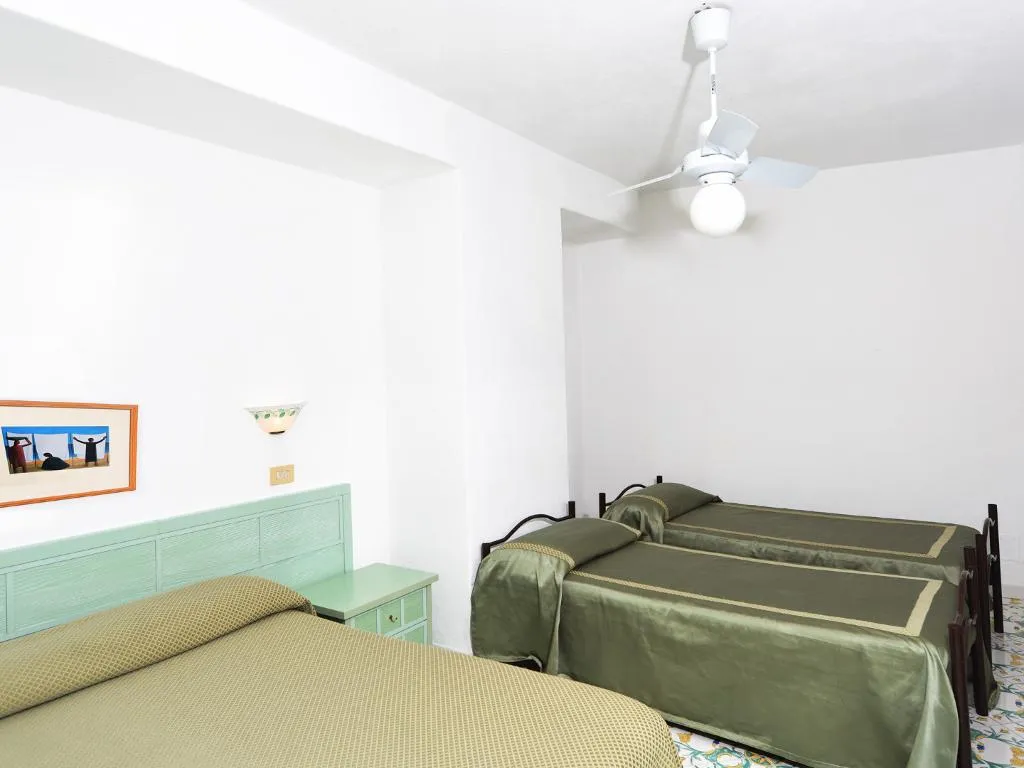 QUADRUPLE STANDARD Room, Parco Cartaromana, Naples