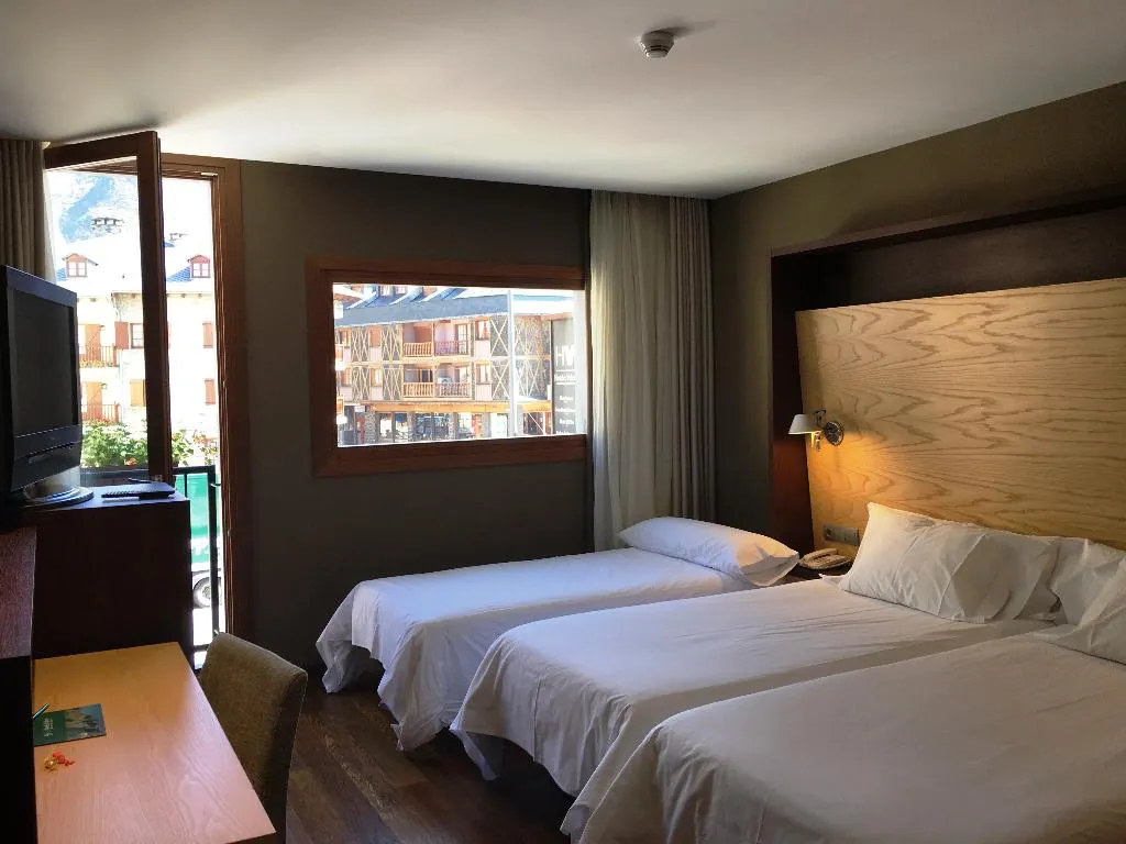 Double or Twin CAPACITY 3 Room, SOMMOS Hotel Aneto, Barcelona