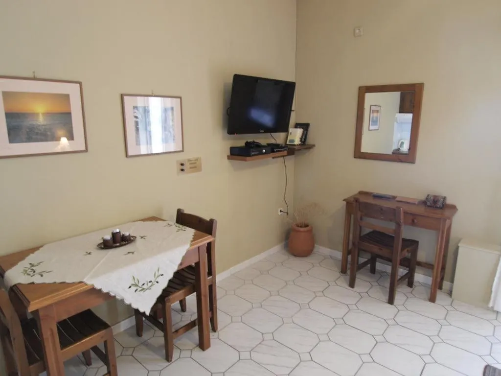 STUDIO STANDARD Room, Kleopatra Traditional Hotel, Kalamata