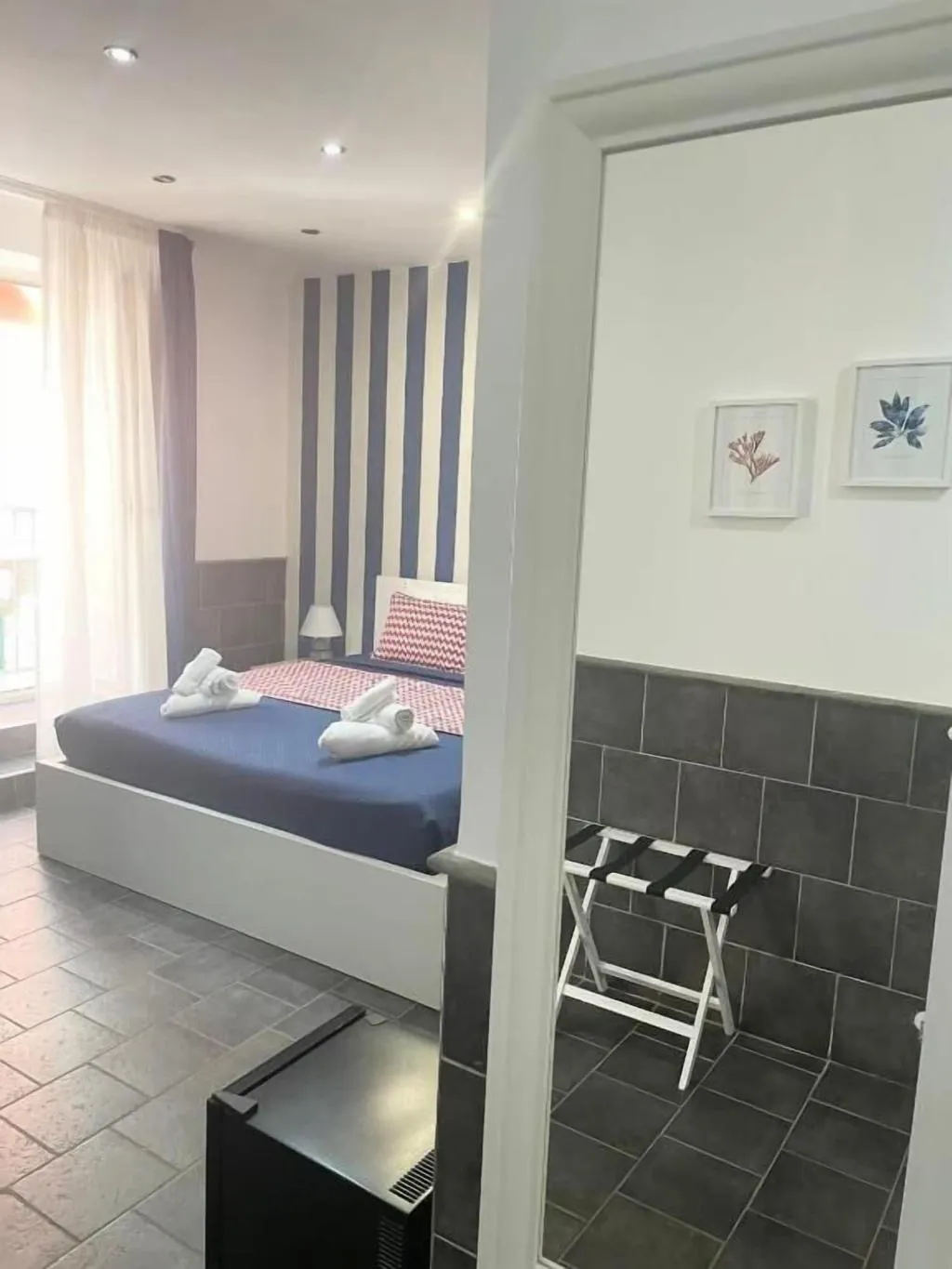Room, Yacht Club Angioino, Naples
