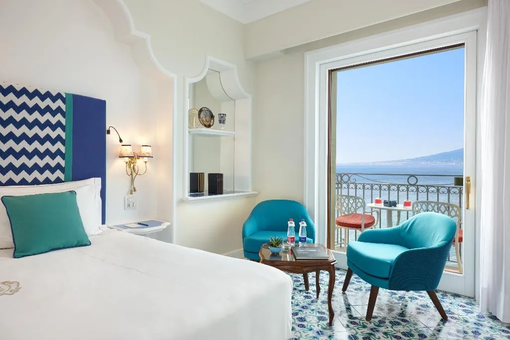 Double or Twin PREMIER SEA VIEW Room, Grand Hotel Ambasciatori, Naples