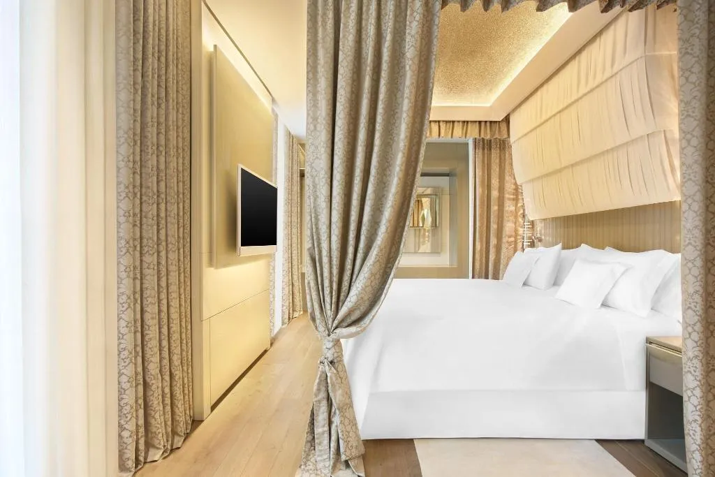 Room, Excelsior Hotel Gallia, a Luxury Collection Hotel, Milan