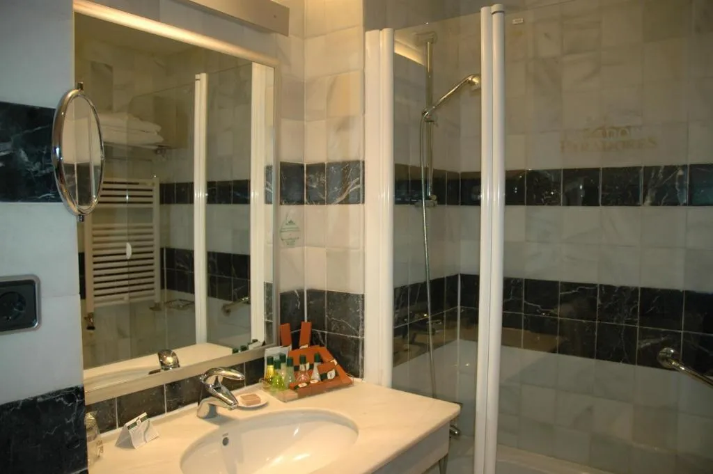 Double or Twin STANDARD Room, Parador de la Seu d'Urgell, Costa Brava