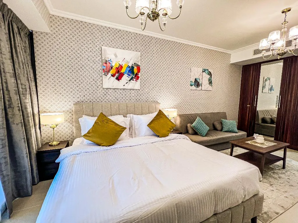 STUDIO BUSINESS Room, Goldcrest Executive, Dubai