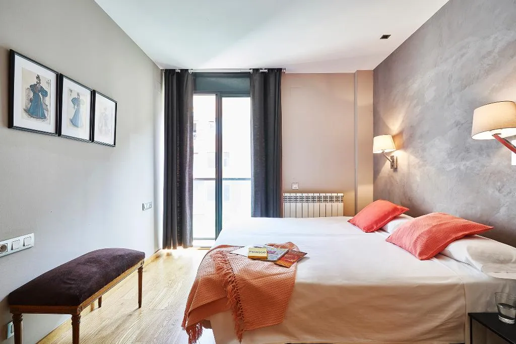 APARTMENT CAPACITY 4 TWO BEDROOMS Room, AinB Sagrada Familia Apartments, Barcelona