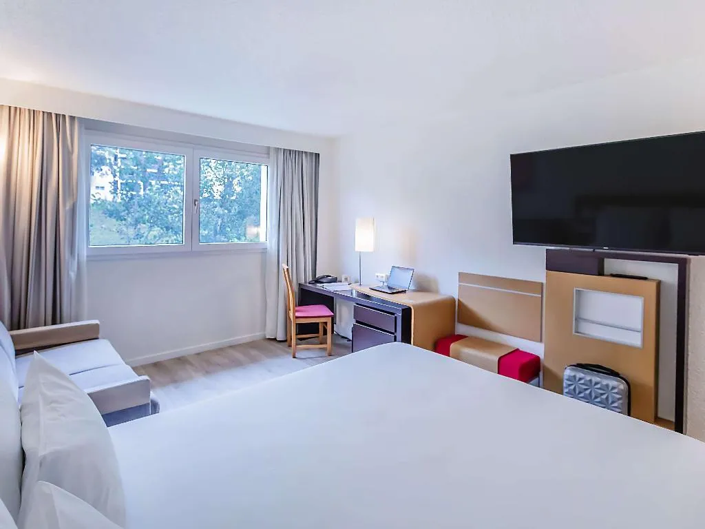 DOUBLE QUEEN SIZE BED Room, Novotel Setubal, Lisbon