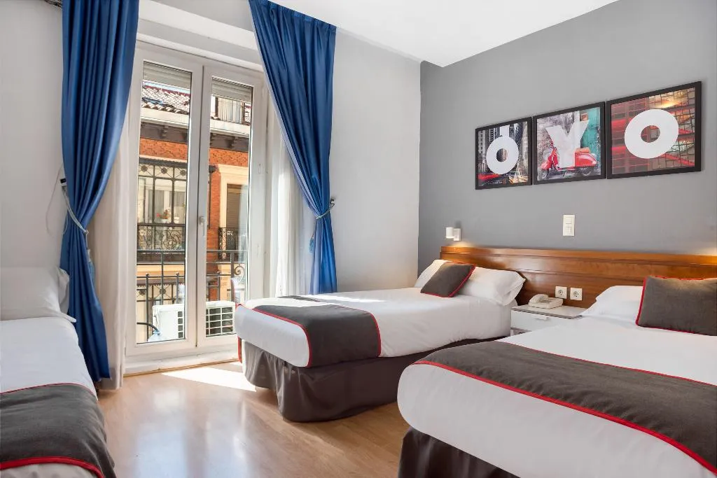 TRIPLE CITY VIEW Room, Hostal Felipe V, Madrid