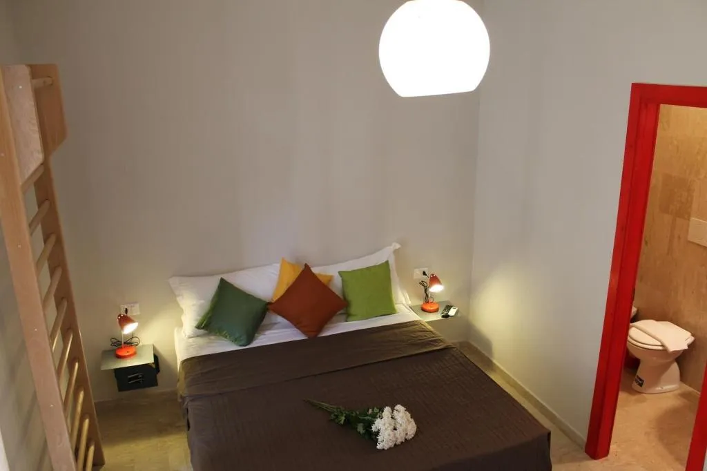 Room, Roma Art Rooms, Naples