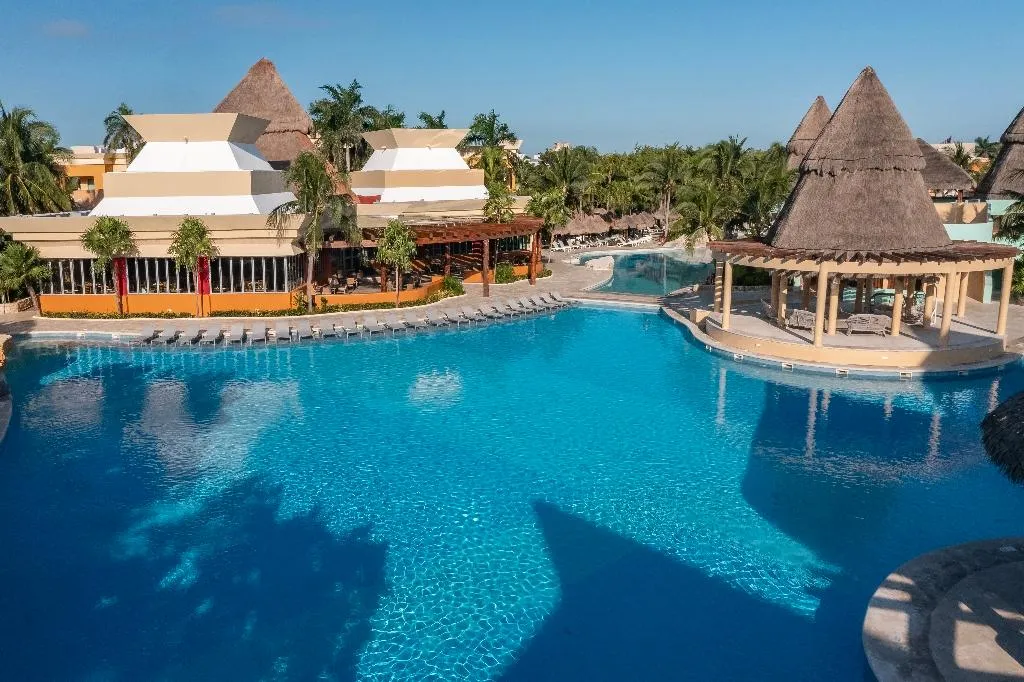 Pool, Iberostar Selection Paraiso Maya Suites AI, Cancun Area