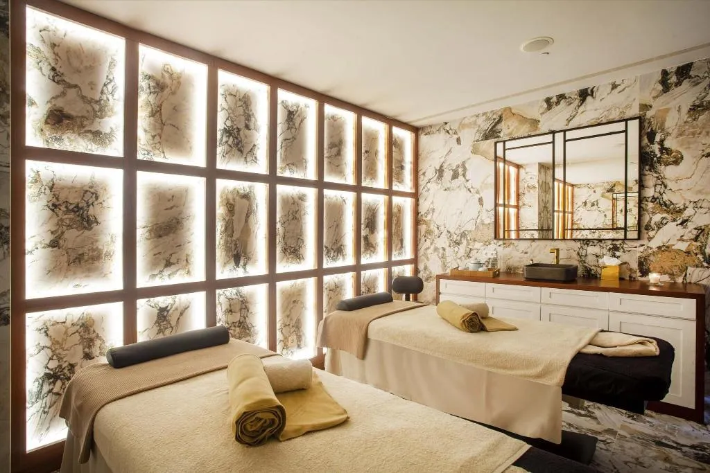 Sports and Entertainment, Wine & Books Porto Hotel, Porto