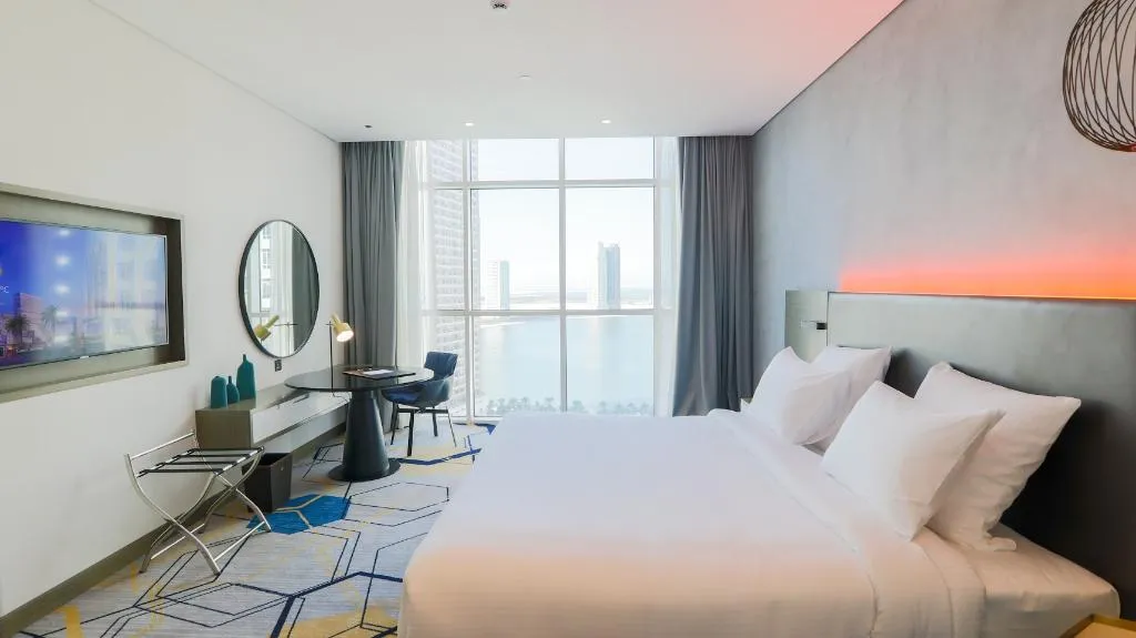 Room DELUXE LAGOON VIEW Room, Pullman Sharjah, Dubai