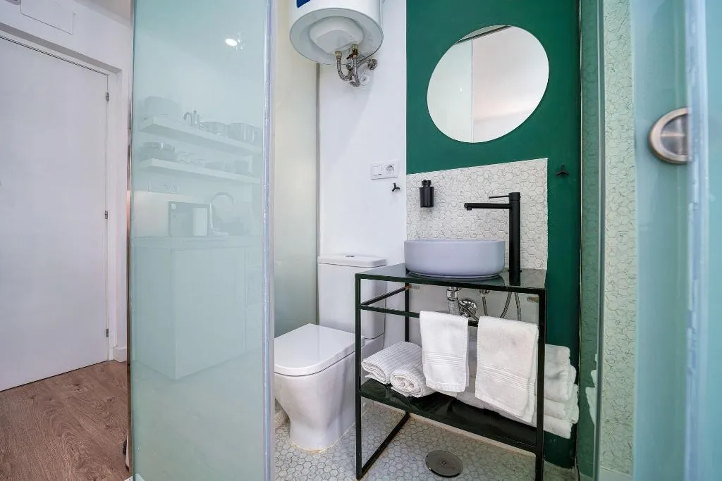 Room, Angelitomad, Madrid
