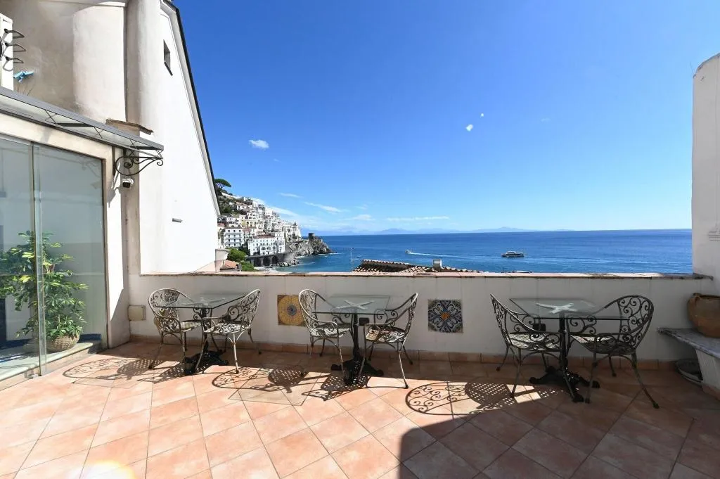 General view, Hotel Croce Di Amalfi, Naples