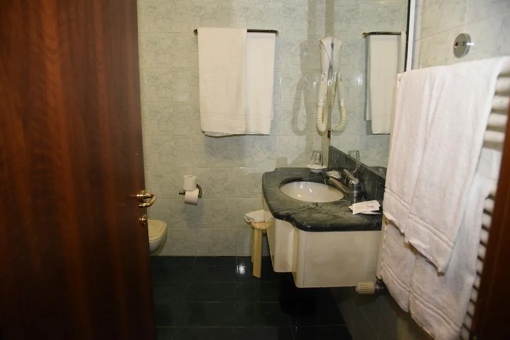 SINGLE CLASSIC Room, Duca D'Aosta, Venice