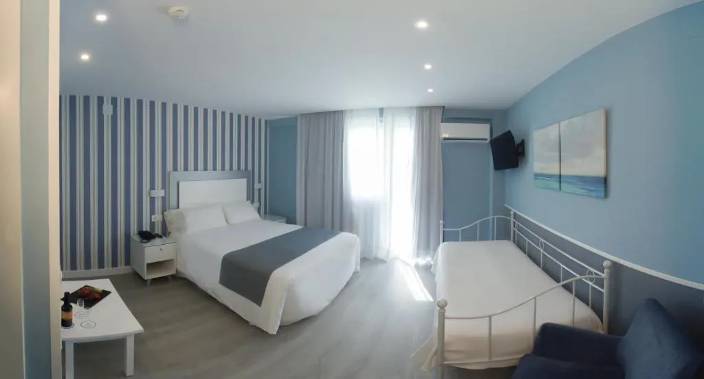 QUADRUPLE POOL VIEW Room, La Barracuda, Costa Del Sol