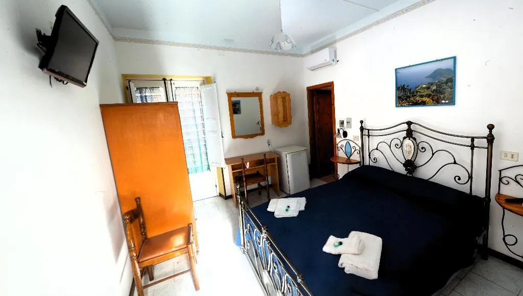 DOUBLE ONE BEDROOM ONE BATHROOM Room, Casa Vittorio, Catania
