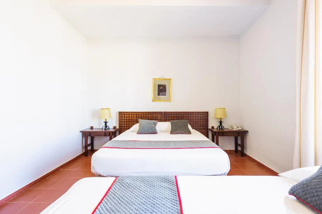 TRIPLE SUPERIOR Room, Hotel Las Cumbres, Andalucia