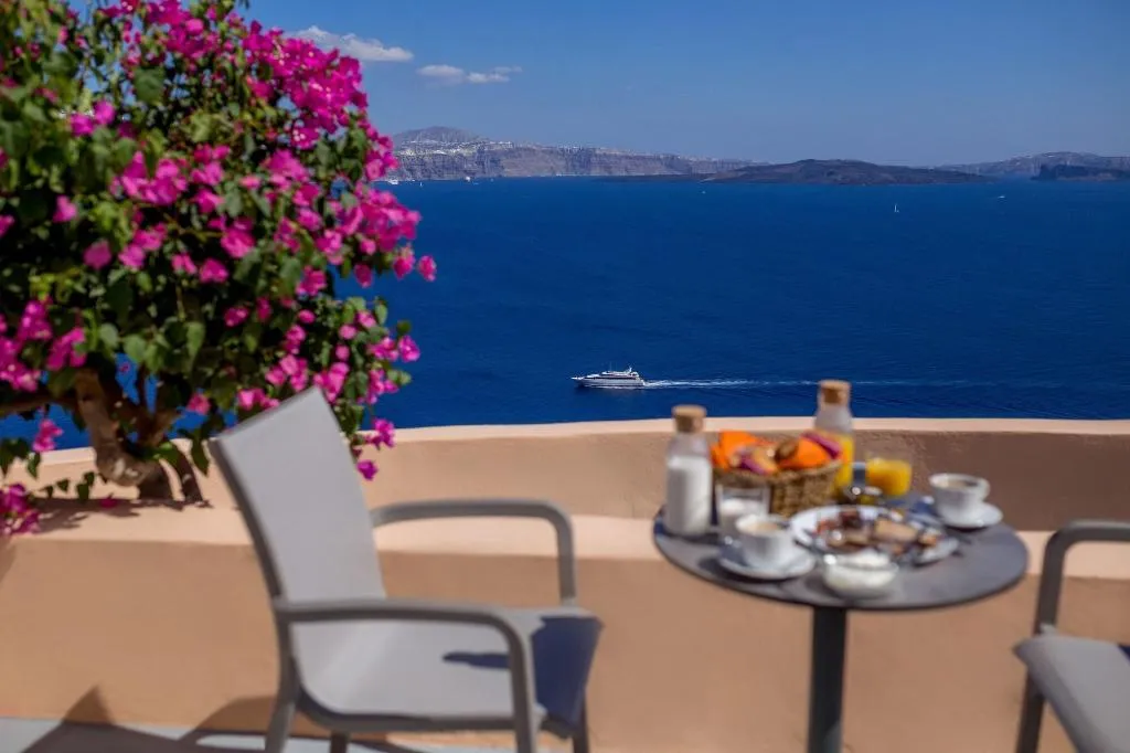 Room, Horizon Aeifos Suites, Santorini