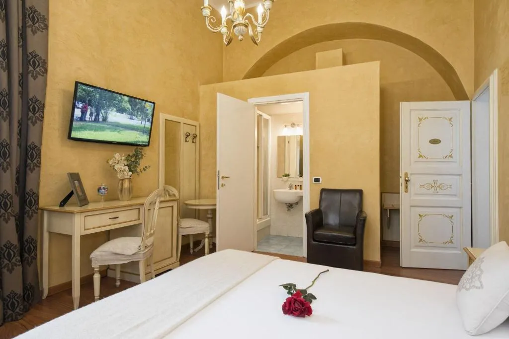 DOUBLE SUPERIOR WITH DOUBLE BED Room, Navona Tower Relais, Rome
