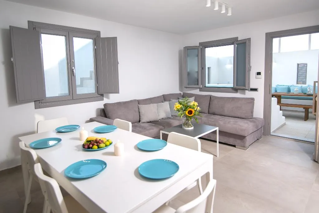 SUITE DELUXE WITH JACUZZI Room, Aegean Melody Suites, Santorini