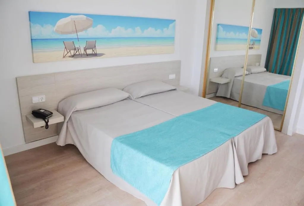 APARTMENT SEA VIEW TWO BEDROOMS Room, Playa Moreia, Majorca