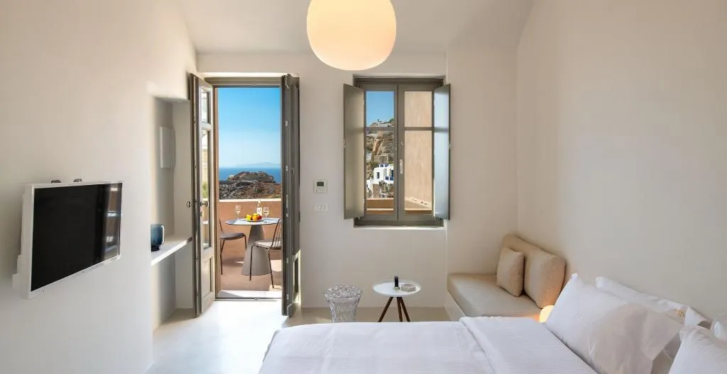 SUITE WITH PRIVATE POOL Room, Old Castle Oia by Mr and Mrs White, Santorini