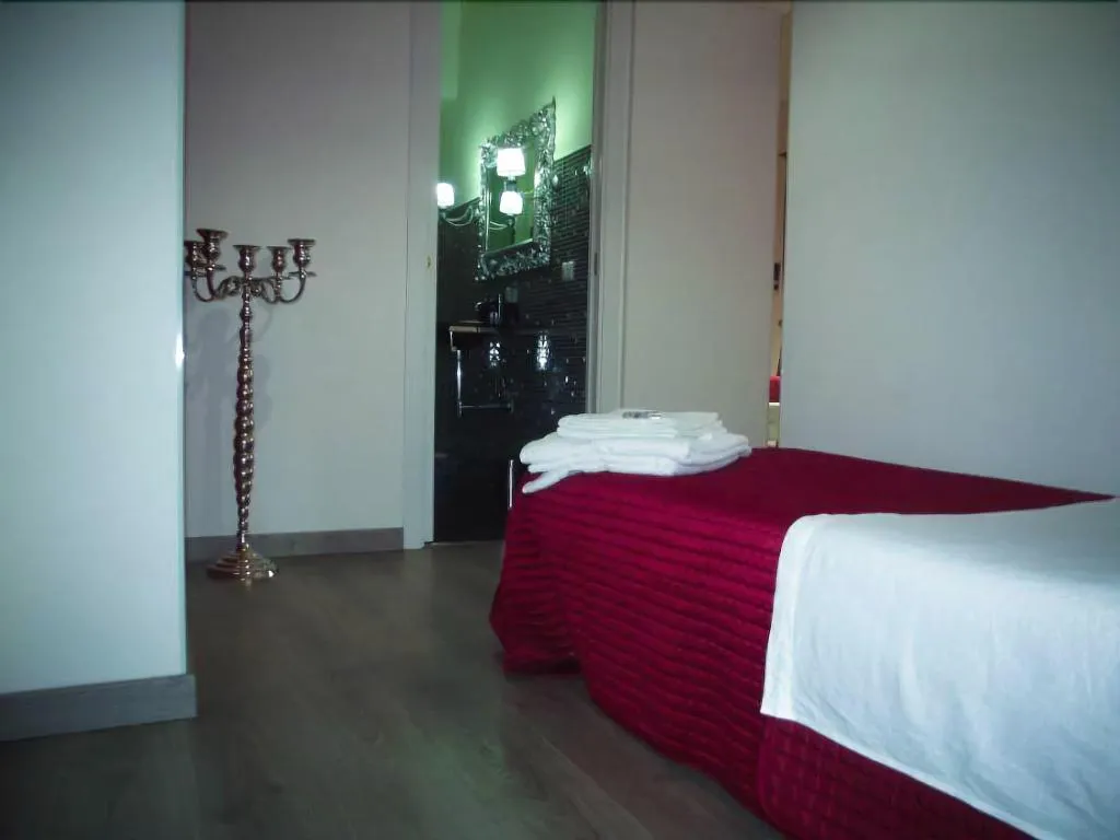 Room, Duca Di Uzeda, Catania