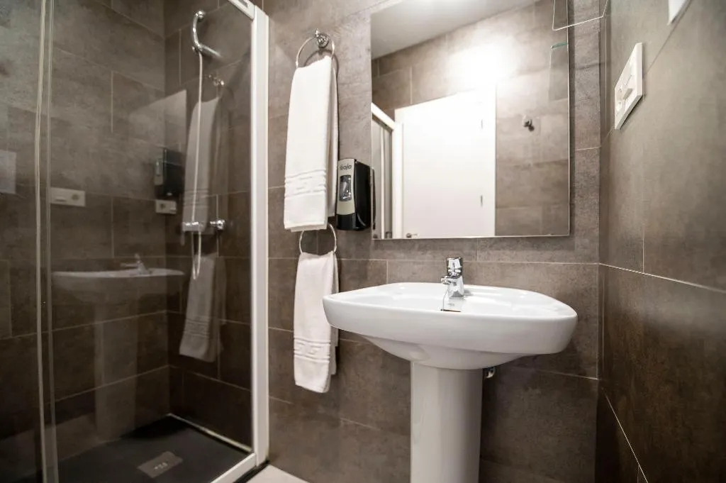TRIPLE BASIC Room, Hotel Manzanito, Andalucia