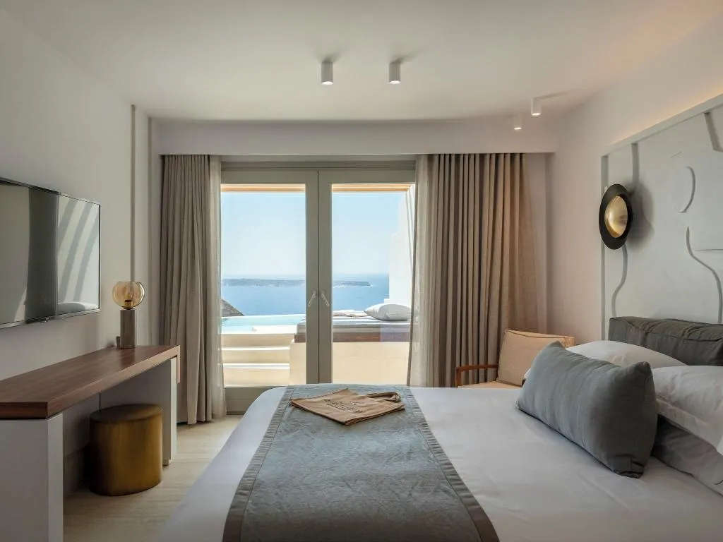 SUITE WITH PRIVATE POOL Room, Santo Pure Oia Suites and Villas, Santorini