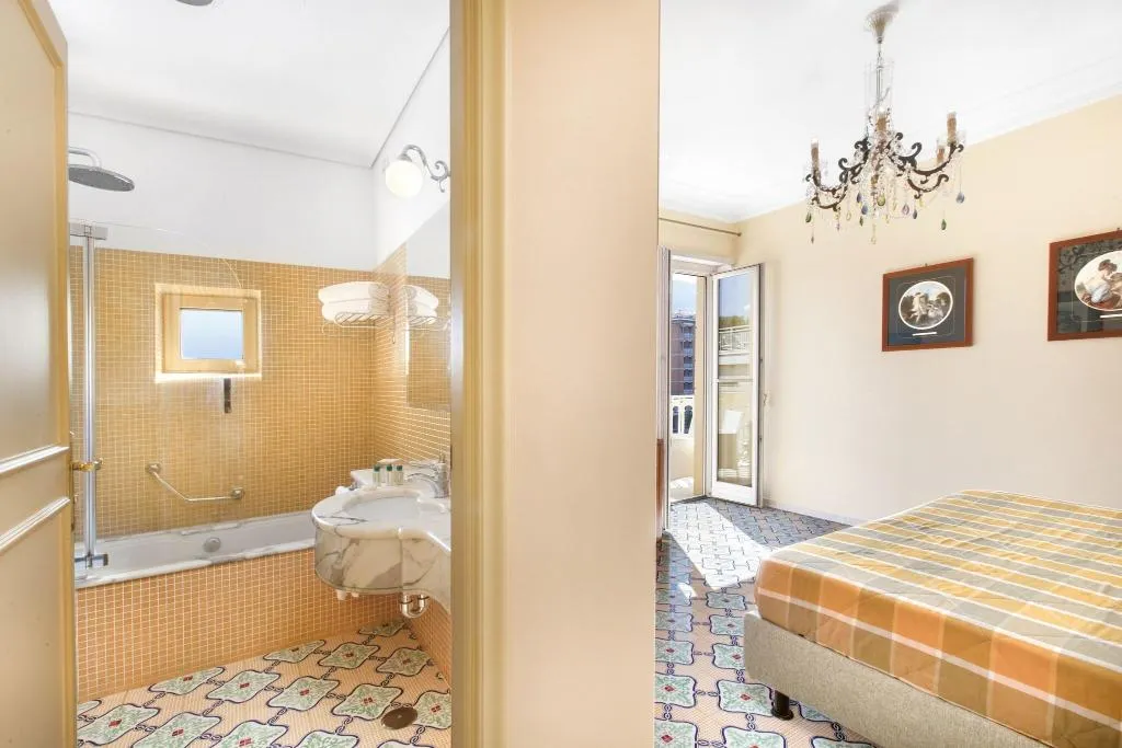 Room, Antiche Mura, Naples