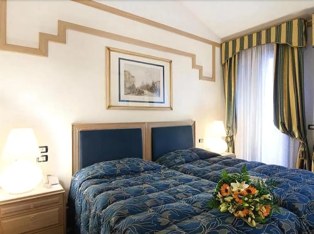 Room, Foscari Palace, Venice