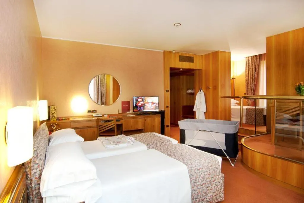 JUNIOR SUITE WITH VIEWS Room, Hotel Michelangelo Milan, Milan