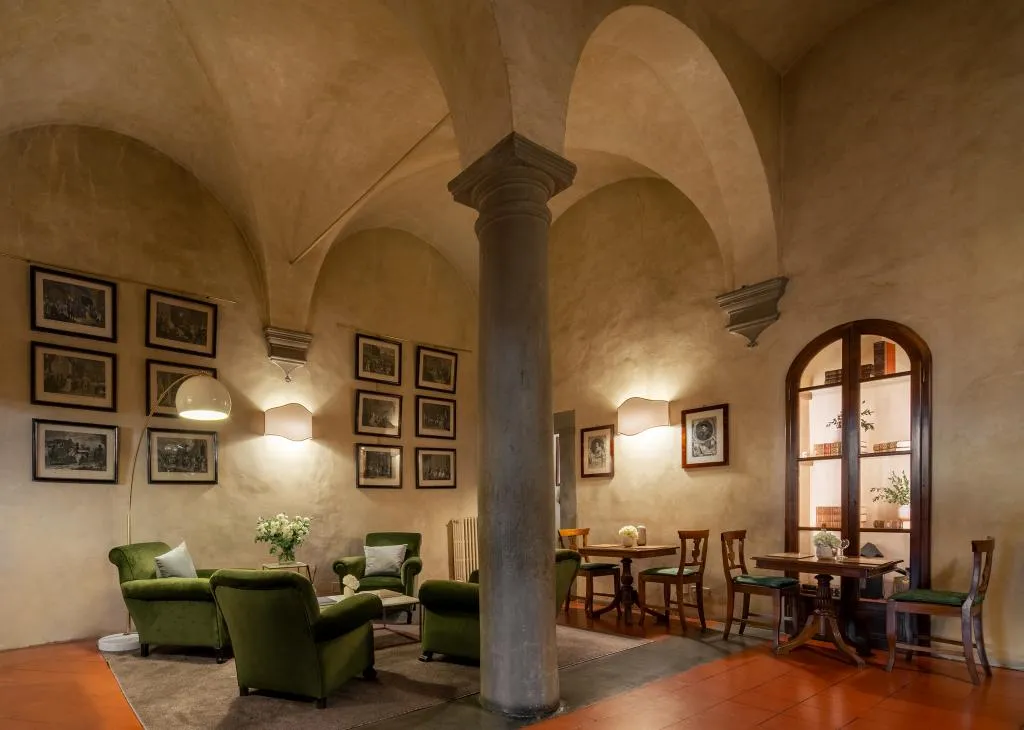 Lobby, Loggiato Dei Serviti, Florence