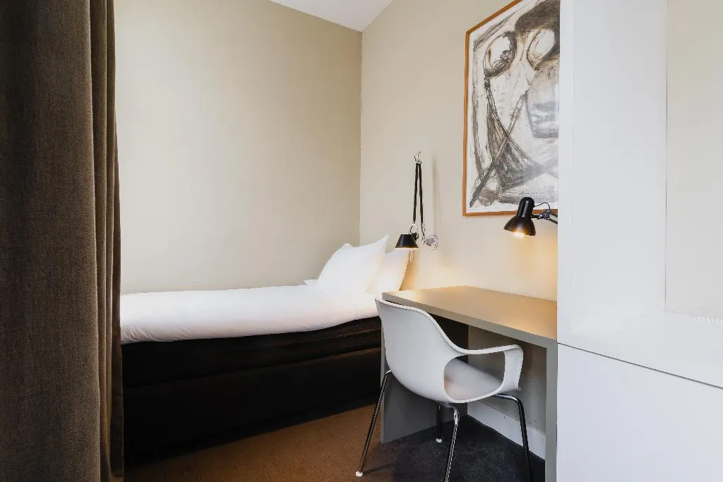 TRIPLE STANDARD Room, Hotel Roemer, Amsterdam