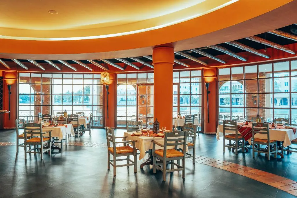 Restaurant, Millennium Lakeview Hotel, Dubai