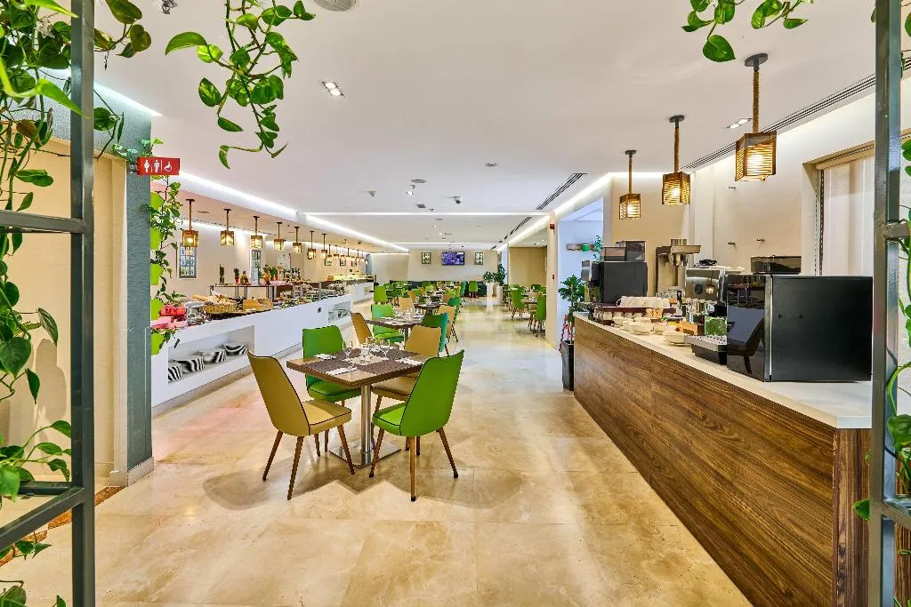 Restaurant, Ramada Hotel & Suites by Wyndham JBR, Dubai