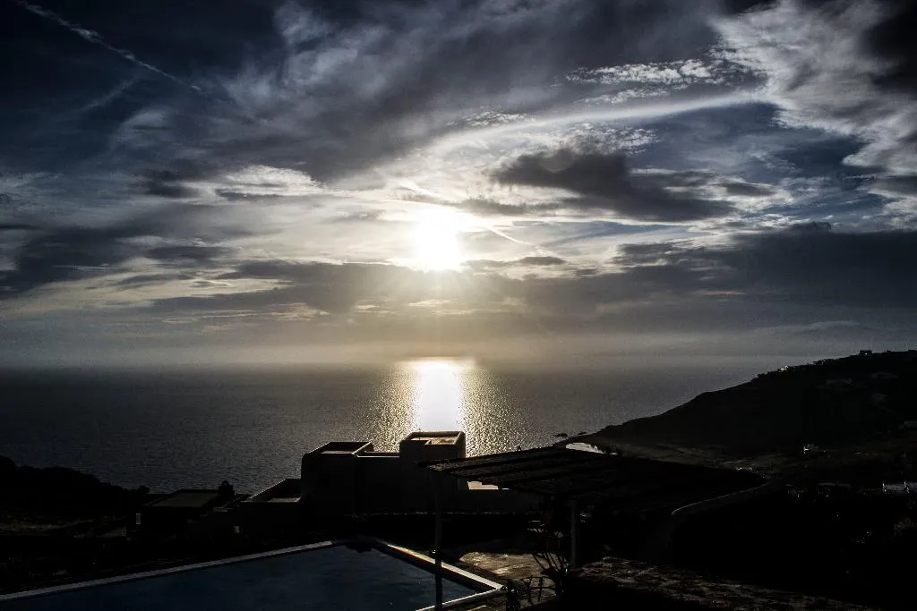 APARTMENT ONE BEDROOM ONE BATHROOM Room, White Rock Suites & Villas, Mykonos