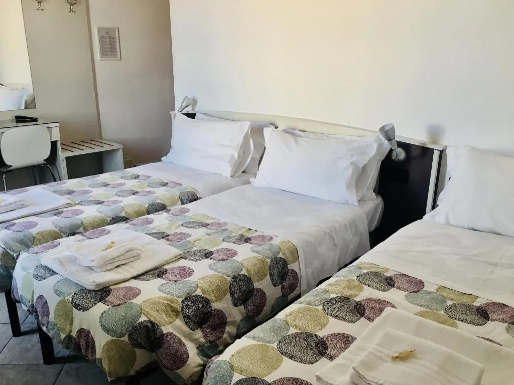 Room, The Beehive, Naples